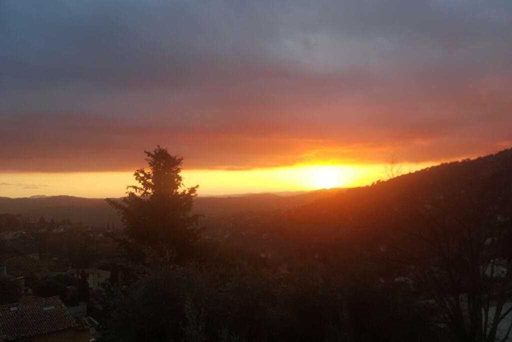 Ferienwohnung De 1 A 6 Avec Terrasse Solarium, Vue Panoramique Et Parking Gratuit Grasse Exterior foto