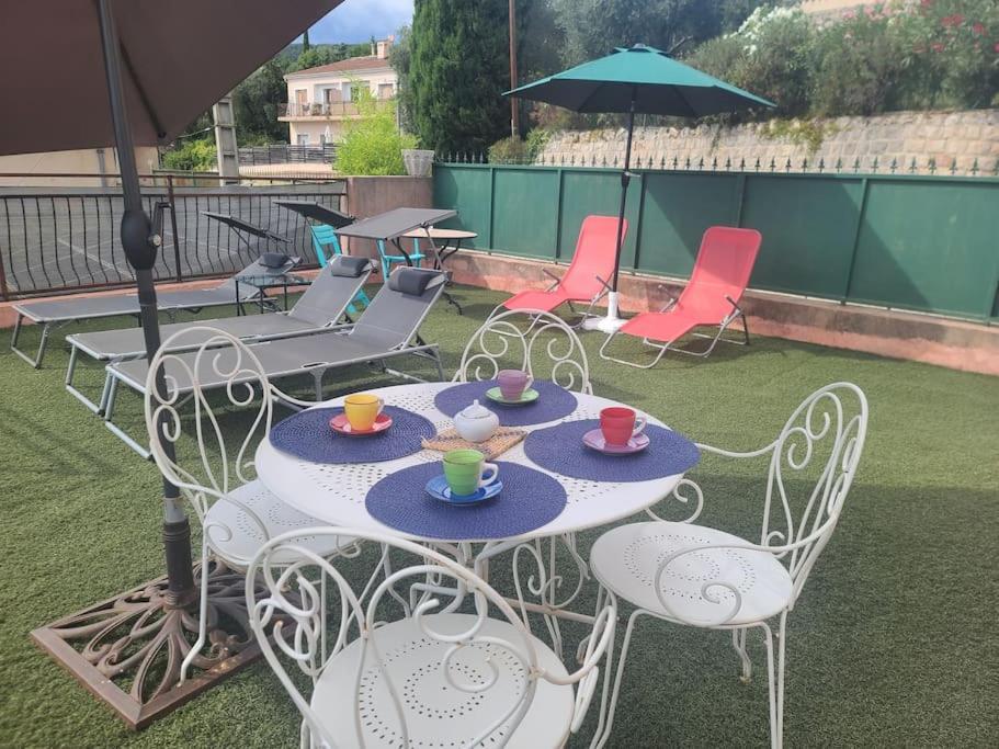 Ferienwohnung De 1 A 6 Avec Terrasse Solarium, Vue Panoramique Et Parking Gratuit Grasse Exterior foto